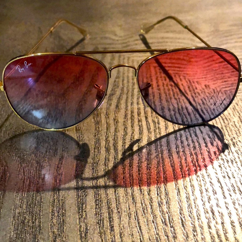 Rare Find: Ray-Ban Aviator Pink/Blue Mirrored Sunglasses – Stand Out in Style!